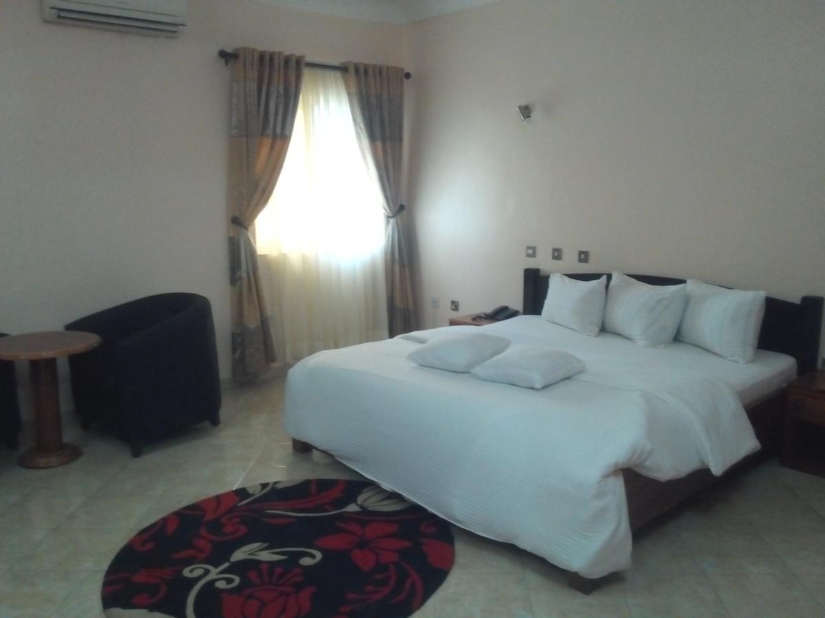 Orchid Hotel Асаба Экстерьер фото